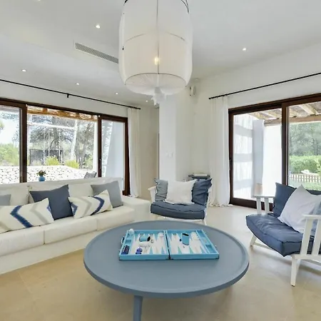 בית נופש With Private Pool, 6 Bedrooms And 6 Bathrooms