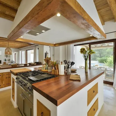 בית נופש With Private Pool, 6 Bedrooms And 6 Bathrooms מארבלה