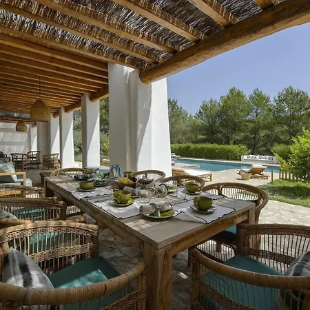 With Private Pool, 6 Bedrooms And 6 Bathrooms *