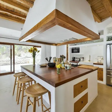 בית נופש With Private Pool, 6 Bedrooms And 6 Bathrooms *